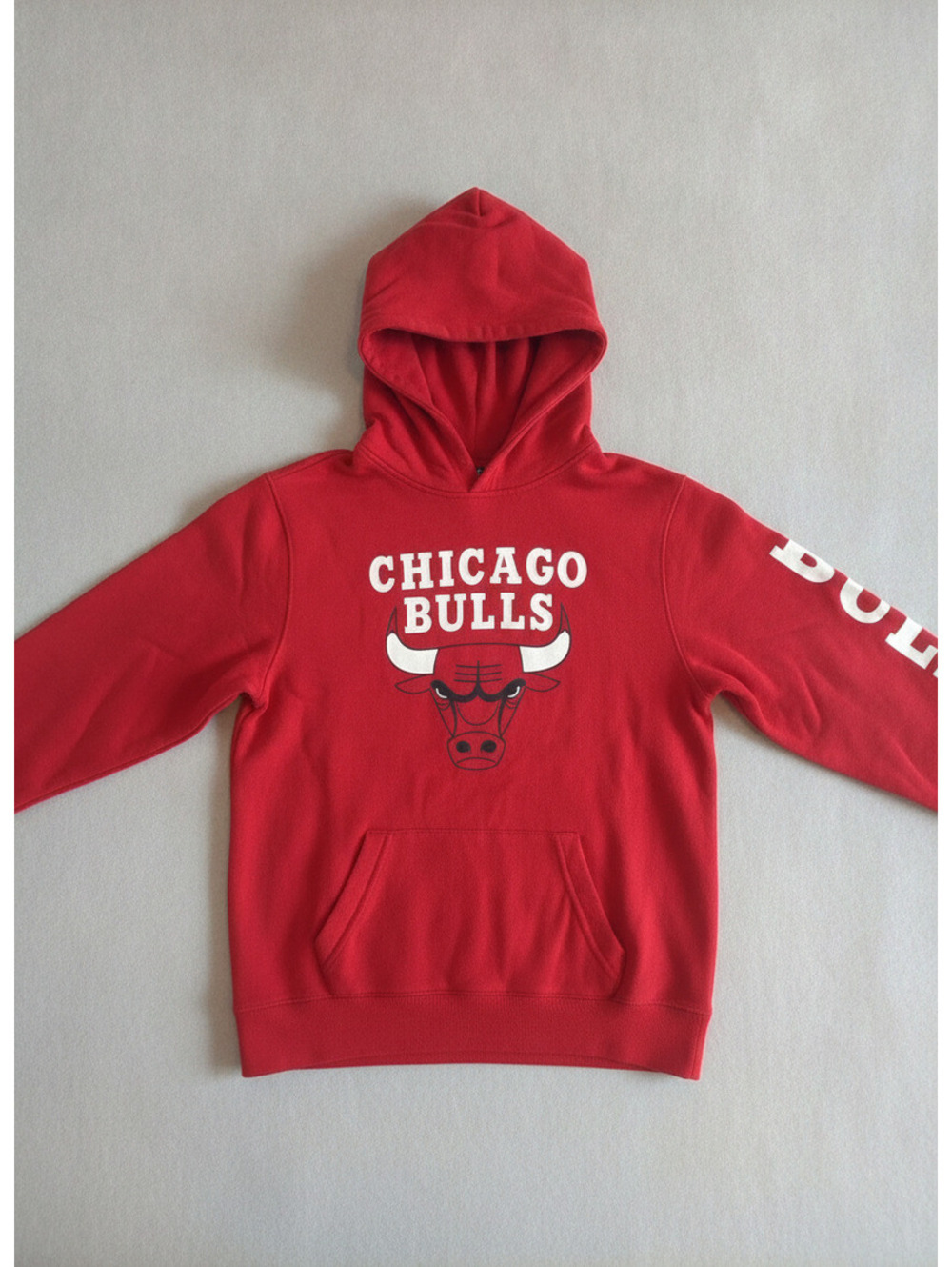 Chicago Bulls Red Pullover Hoodie with Logo Print